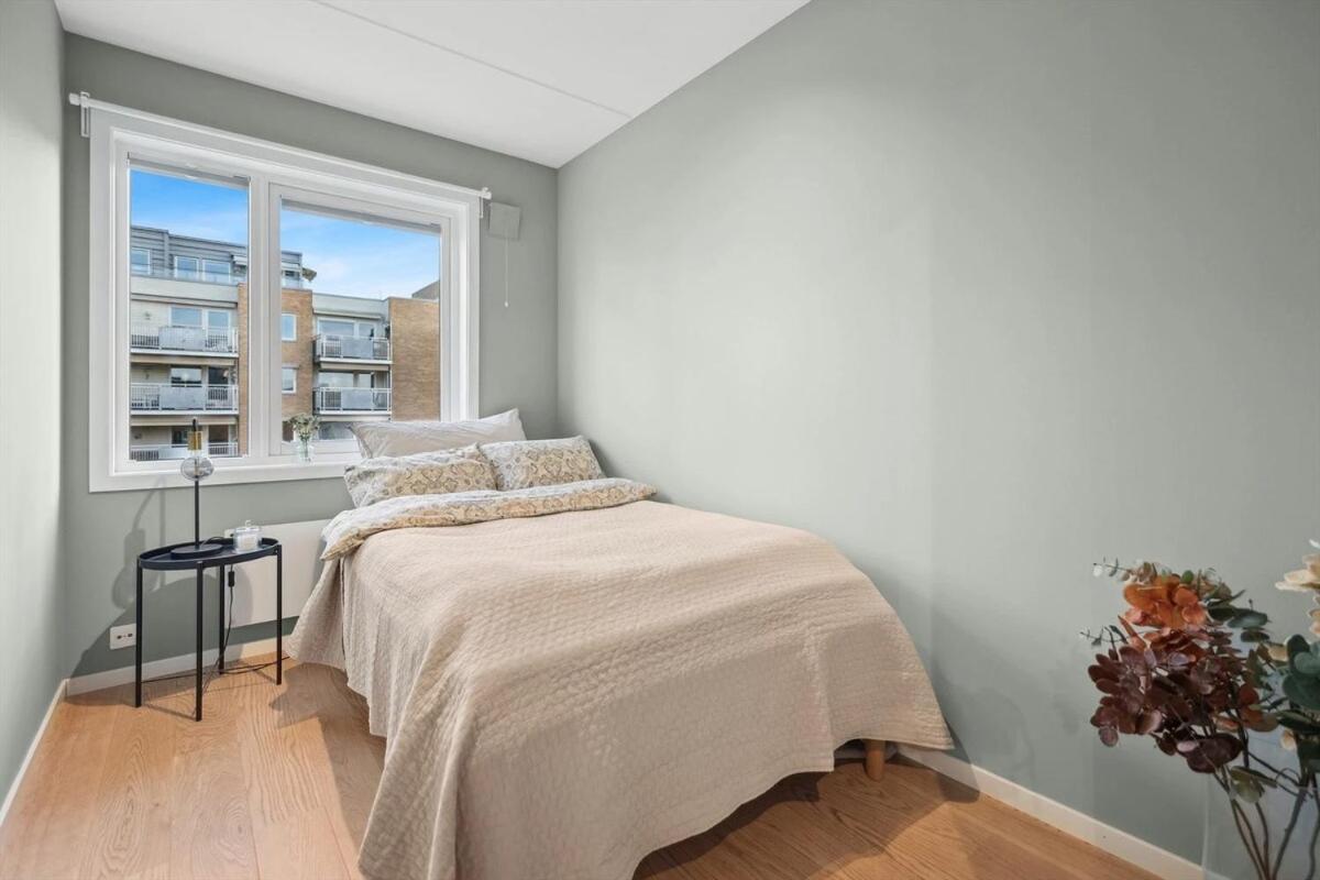Modern 3 Bedroom - 4 Minute Walk From Metro - Floor Baclony View Apartment *