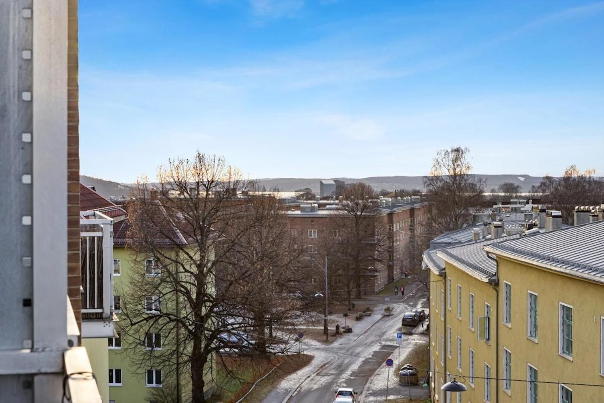 Apartment Modern 3 Bedroom - 4 Minute Walk From Metro - Floor Baclony View *