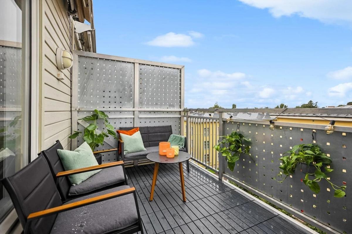 Modern 3 Bedroom - 4 Minute Walk From Metro - Floor Baclony View Lägenhet